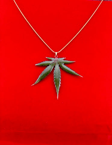 Hemp Leaf Pendant - Strain: Zittles#9