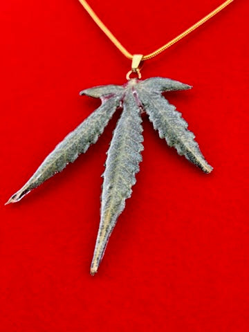 Hemp Leaf Pendant - Strain: GMO#10