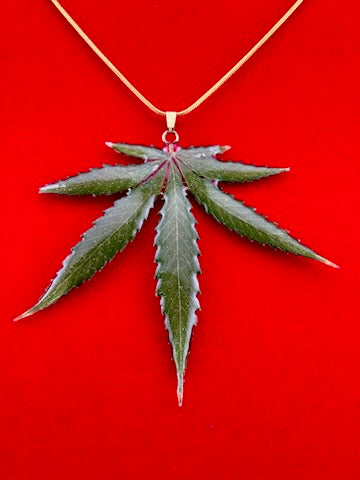 Hemp Leaf Pendant - Strain: Zittles#9