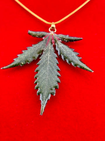 Hemp Leaf Pendant - Strain: Grapes & Cream#7